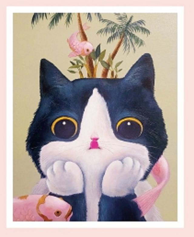 아세움(본명 박교은) 작가의 판화 작품 '몽상가8이다. 동덕여대 미디어디자인학과를 졸업한 아세움 작가는 고양이와 여러 상징적인 오브제를 통해 인간 내면의 결핍과 고독, 그리고 자유와 치유의 감정을 시각적으로 풀어낸다. &nbsp;아세움은 ‘아름다운 세상을 만드는 작은 움직임’이라는 뜻을 담고 있다.