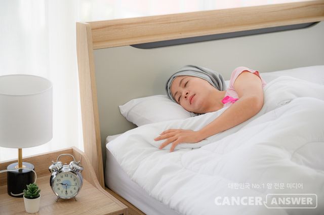 암 환자에게 수면은 단순한 휴식이 아니다. 몸속 세포를 재생하고 면역 군대를 재정비하는 '적극적인 치료 시간'이다. 우리가 잠을 자는 동안 멜라토닌 호르몬이 분비되는데, 이는 암세포 증식을 억제하고 면역 기능을 강화하는 역할을 한다./게티이미지뱅크