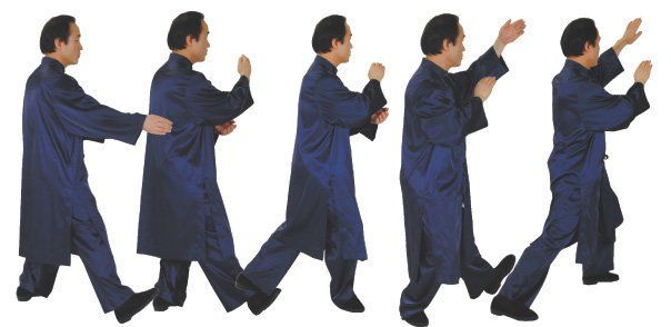 태극권처럼 신체적 움직임에 더해 명상, 인지 자극, 사회적 교류가 포함된 운동은 암 환자의 심리적 고통을 완화하고 삶의 질, 생존율을 높이는 데 이점을 가질 수 있다./ 이찬태극권도관 제공