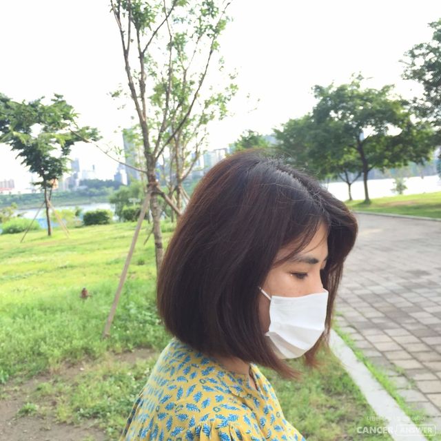 2023년 여름, 무방비 상태였던 저는 예상과는 전혀 다른 의사의 말에 정신을 빼앗기고 말았습니다. "세침 검사 결과 90%는 암입니다." 제 일상의 시간을 단숨에 멈춰 세우는 말이었습니다.