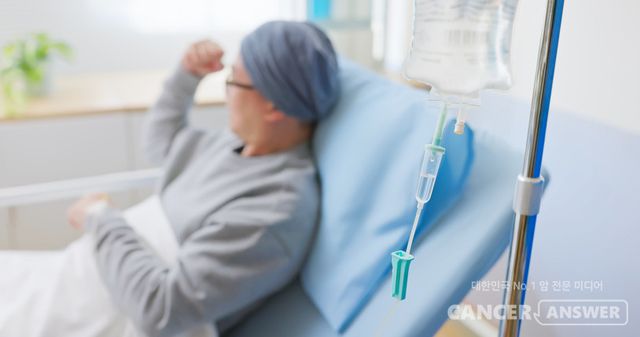 자궁경부암 표준 항암치료는 주1회씩 총 6회 시스플라틴 투여다. 그런데 주1회가 아니라 3주에 한 번으로 투여 횟수와 빈도를 줄여도 효과는 큰 차이가 없다는 국내 연구 결과가 나왔다./게티이미지뱅크