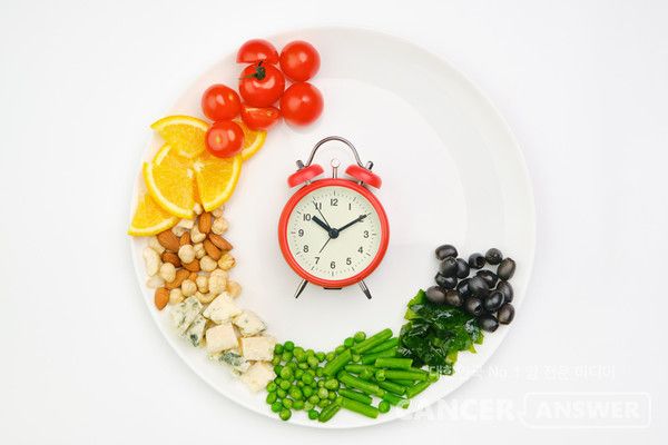 적지 않은 한국 성인들이 이처럼 불규칙한 식사 습관을 갖고 있는데, 이런 습관이 신체 건강 뿐만 아닌 우울증 위험을 높일 수 있다는 사실이 국내 대규모 연구를 통해 확인됐다.&nbsp;가톨릭대학교 서울성모병원 평생건강증진센터 태혜진 교수 연구팀(교신저자 정신건강의학과 채정호 교수)은 최근 2만 명이 넘는 한국 성인 데이터를 기반으로 식사 패턴의 규칙성과 다양성이 정신건강의 핵심 열쇠임을 확인한 연구 결과를 정신의학 분야 국제학술지 ‘Journal of Affective Disorders(기분장애 저널, Impact Factor 4.9) 2026년 6월호에 게재됐다../게티이미지뱅크