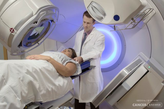 폐암 환자가 방사선치료를 받기 전 촬영하는 흉부 CT 영상만으로 치료 후 폐기능 저하 위험을 미리 예측할 수 있는 인공지능(AI) 모델을 아주대병원 허재성교수팀이 개발됐다. 이를 활용하면 치료 시작 전 고위험 환자를 선별, 방사선치료 계획을 더 정교하게 세울 수 있을 것으로 기대된다./게티이미지뱅크