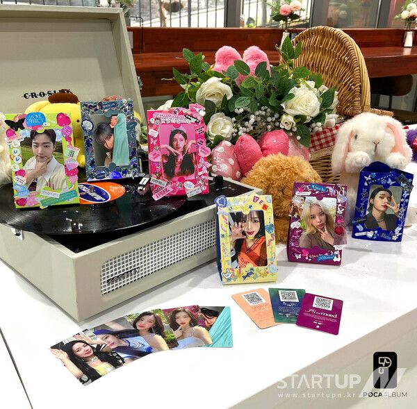 최근 K팝 시장에서 각광받고 있는 포카앨범 (제공=메이크스타)
