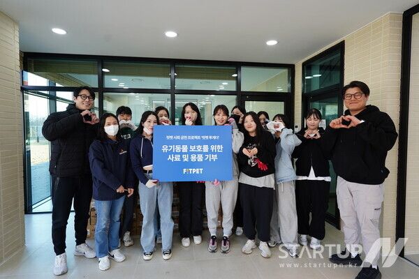 (좌측) 냥신tv 나응식 수의사, 동물자유연대 이현경 팀장, 냥신tv 구독자 자원 봉사자, (우측) 핏펫 김선중 홍보팀장