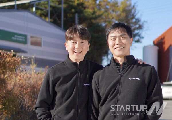 왼쪽부터 주식회사 스패너의 이명한, 신흥주 각자대표