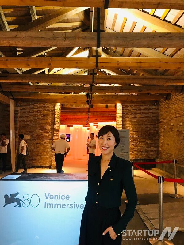 베니스 이머시브 상영관에서 김진아 감독