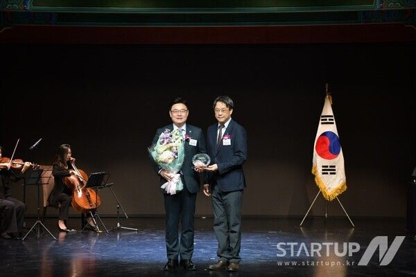 김성원 국회의원, 청년 지원 입법대상 수상