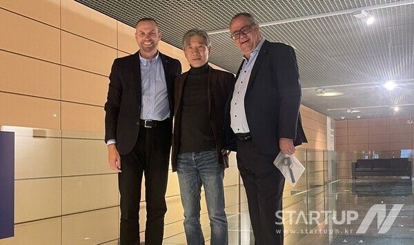 좌로부터 유니린사의 이바트 부사장, 권혁태 대표, 토마스 부사장