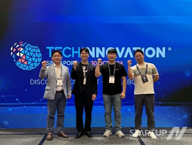 빅웨이브 글로벌에 선정된 3개 기업(왼쪽부터 인천창조경제혁신센터 이한섭 센터장, 에이트테크 류재호 이사, 에이블랩스 신상 대표, 인천창조경제혁신센터 성강일 팀장)