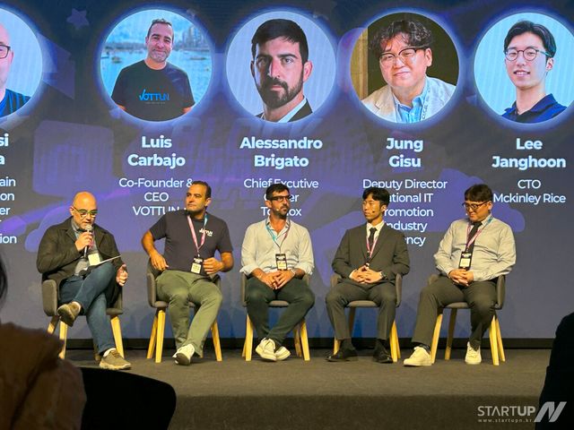 컨퍼런스 패널 디스커션 모습