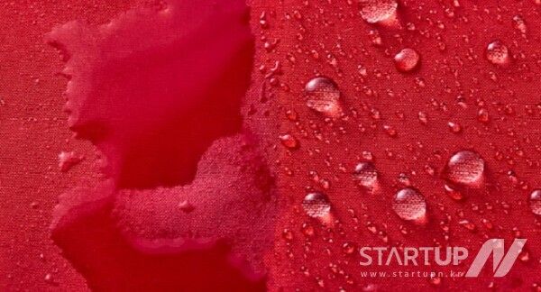 발수력 테스트를 진행한 고어텍스 자켓 이미지. 발수성이 저하된 제품(좌측)에 발수제 처리 진행 후 발수성이 회복된 모습(우측)