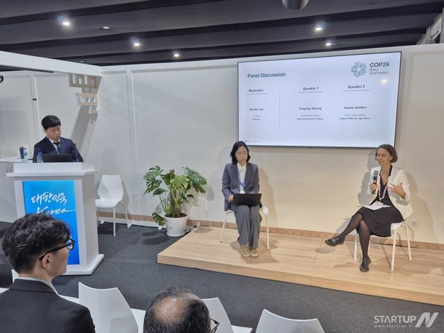 패널 토크 세션_(왼쪽부터)그리너리 이원호 기후테크솔루션 본부장, 한국환경연구원 명수정 선임연구원, 스위스 연방농업청 사스키아 샌더스 정책 자문가