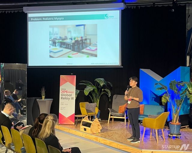 지난 18~21일 열린 ‘초격차 스타트업 1000+ 독일 베를린 현지 투자 유치 진출 프로그램’ 중 IR 데모데이에서 독일 투자사 대상으로 발표 중인 신민준 에스알파테라 프로젝트 리더. (사진=주식회사 에스알파테라퓨틱스 제공)