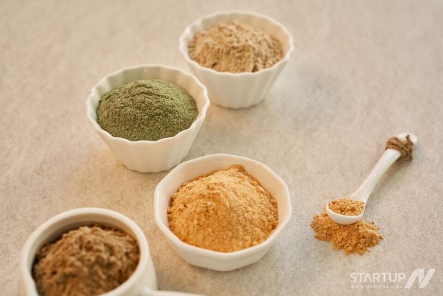 리하베스트의 푸드업사이클링 원료 리너지가루 (유기케일식이섬유분말, 당근식이섬유분말 외 2종)