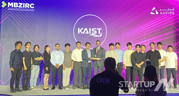 파블로항공이 속한 팀 KAIST가 세계 무대에서 2위를 차지하는 쾌거를 이뤄냈다. 사진은 지난 6일 시상식 기념 사진.