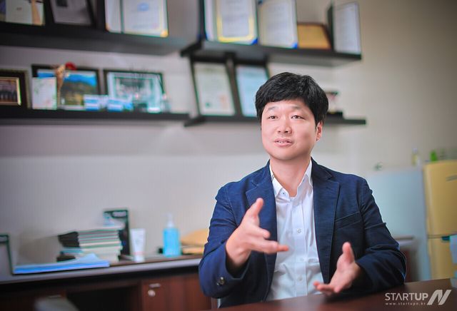 경희대학교 정보전자신소재공학과 강성준 교수