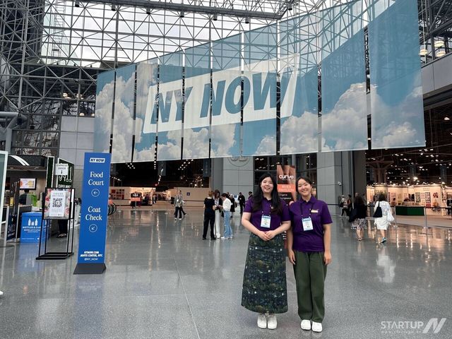 왼쪽부터 ‘NY NOW 2024’ 참가 당시 이경원 대표와 경은샘 이사