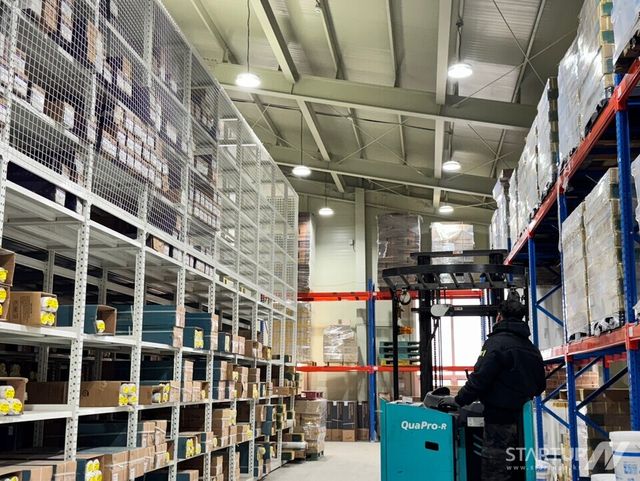 경기도 광주에 위치한 700평 규모의 반장창고 건자재 물류센터