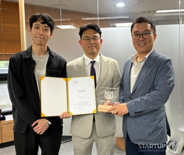 왼쪽부터 곽태영 로보로드 CSO, 김남호 로보로드 대표, 목승환 서울대기술지주 대표