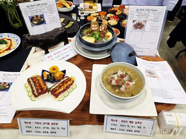 문동일 셰프와 제주밥상살림팀이 선보인 ▲제주흑우 왕갈비지슬찜 ▲제주흑우 산디쌀초밥 ▲제주흑한우 메밀놈삐국 등 3종 창작요리