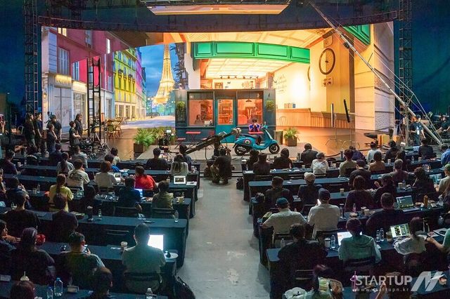 콘진원은 넷플릭스(Netflix)와 함께 6월부터 11월까지 콘텐츠인재캠퍼스와 CKL기업지원센터 등에서 글로벌 온라인 영상 서비스 제작 역량 강화를 위한 ‘2025 KOCCA x NETFLIX Production Academy’ 교육 과정을 성공적으로 마무리했다. (시각효과(VFX)·버추얼 프로덕션 워크숍 과정)