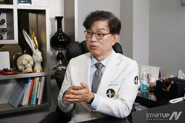 현대미학성형외과의 첨단 안티에이징 클리닉랩 ‘HM CelleX’ 김동환 박사