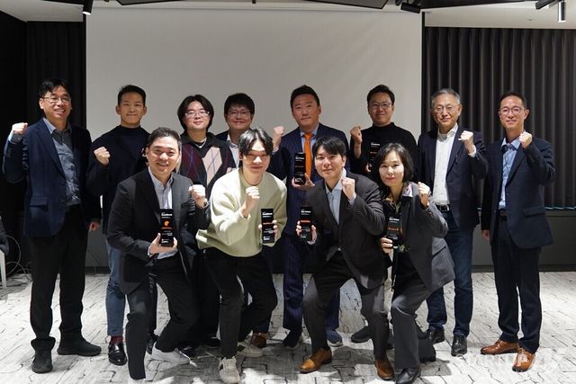 ‘2025년 GDIN K-Global 해외진출 지원사업 성과공유회’에서 AI 기반 근골격계 질환 디지털 치료 솔루션을 개발한 에버엑스가 과학기술정보통신부 장관상을 수상했다. 니어스랩, 리벨리온, 펫나우, 콜로세움코퍼레이션 등 4개 기업은 우수기업으로 선정됐다