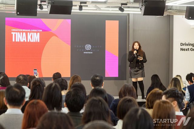 김태은 크리에이티브 디렉터가 지난 17일 열린 스탠퍼드 소비재 심포지엄에서 '미국 내 비주얼 머천다이징 및 체험형 소매'를 주제로 강연을 하고 있다.