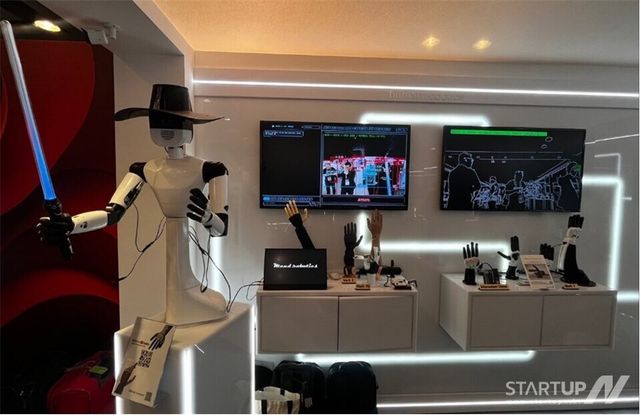 사람처럼 '느끼는' 로봇, 섬유 외피로 현실화되나... 경희대-서큘러스, '인간의 촉각 모사' 패브릭 기반 로봇 표피 공동연구 착수