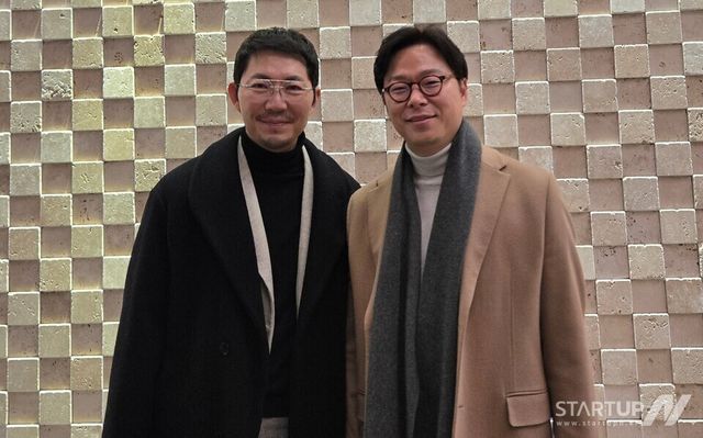 텐퍼센트커피 김태경 회장(좌)과 스타에셋 이희성 대표(우)