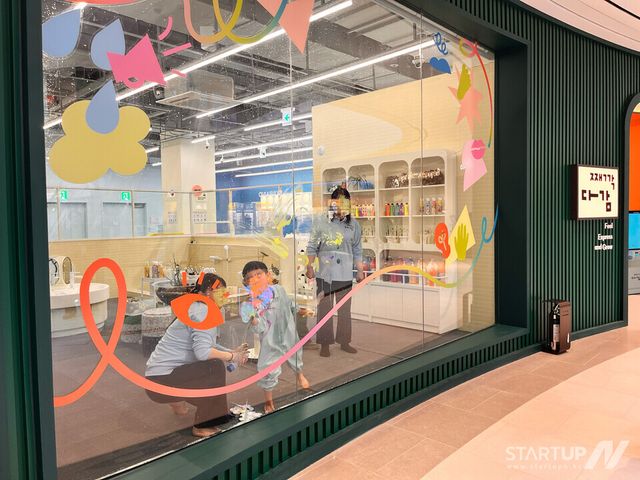 “AI가 아이의 놀이를 기록한다”… 커넥팅더닷츠, 감각 통합 기반 놀이공간 ‘째깍다감’ 첫선