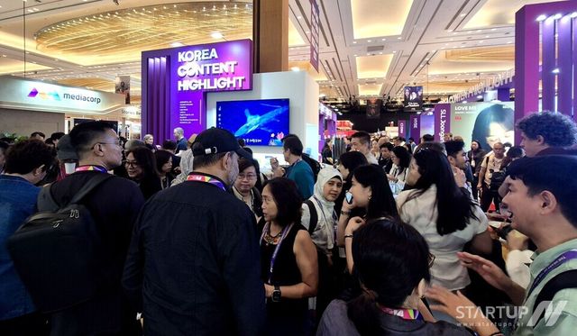 콘진원은 지난 12월 3일부터 5일까지 싱가포르에서 개최된 ‘ATF(아시아 티비 포럼 앤드 마켓) 2025’에서 한국공동관을 운영하며 국내 콘텐츠 기업들의 해외 진출을 지원했다. (한국공동관 현장사진)