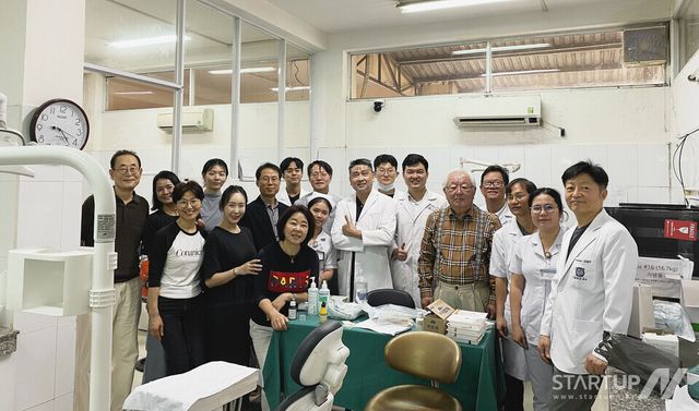 베트남 구순구개열 환자 치료를 지원한 일웅봉사회 의료진과 위버스마인드 관계자