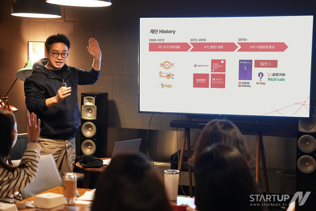 ‘해피밋업’은 6~8명 소규모로 진행돼 참가자들이 자유롭게 질문하고 네트워킹할 수 있다는 점이 특징이다