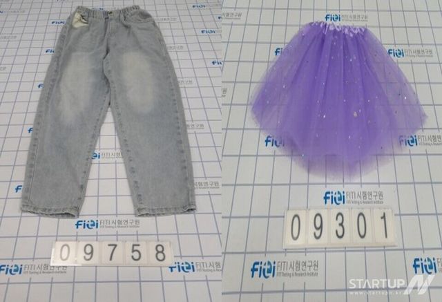 왼쪽 : '테무' 여아 청바지 프탈레이트계 가소제 고무단추 : 157.4배 초과 (DEHP) - 기준치 : 총합 0.1% 이하 (DEHP+DBP+BBP+DINP+DIDP+DnOP+DIBP) / 오른쪽 : '쉬인' 여아 치마 폼알데하이드 치마 원단 : 1.02배 초과 - 기준치 : 75mg/kg 이하