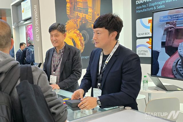 바우마 박람회 바이어 상담중 (제공=㈜원강)