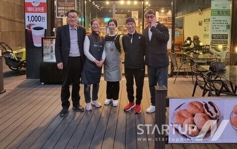 왼쪽부터 천자농부 김선우대표, 천자농부 채봉정 이사, 천자농부 김대성 회장, 탤런트 김정균 (사진=영농조합법인 천자농부)