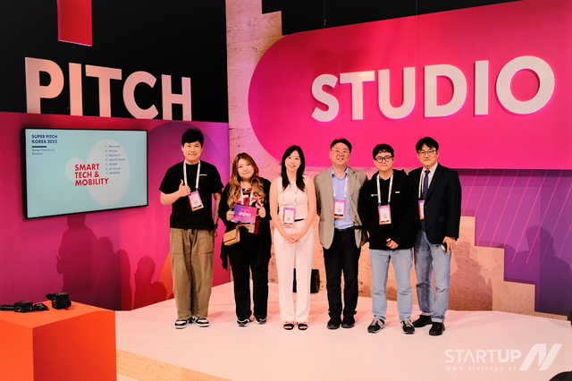 좌측부터 댄스트럭트 오세기 대표, 샤이닝랩 안미선 대표, 일만백만 김소이 디렉터, 오아시스스튜디오 안석현 부사장, 미타운 임학선 이사, 콘진원 콘텐츠기반본부 김일중 본부장