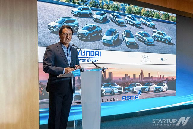 3일 스페인 바르셀로나의 카탈루냐 콩그레스 센터(Palau de Congressos de Catalunya)에서 열린 FISITA WMC(FISITA World Mobility Conference)에서 현대차 대표이사 호세 무뇨스 사장이 기조연설을 진행하는 모습