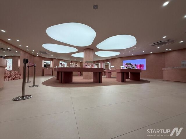 무광 포세린 타일이 깔린 매장 (사진=청소문화)