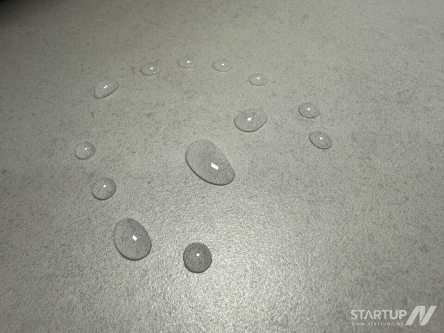 나노코팅으로 물방울이 방울처럼 뭉쳐진 모습 (사진=청소문화)