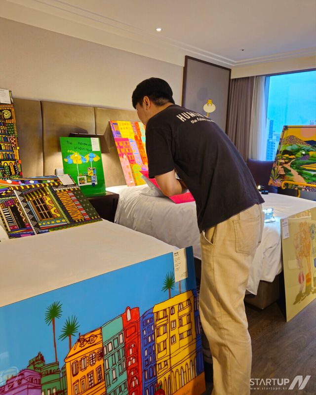 키뮤스튜디오_JW 메리어트 호텔 전시 현장