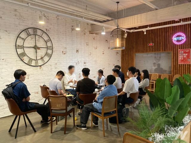 캐치카페 채용설명회, 구직자와 현직자가 자유롭게 대화하는 것이 특징이다. (사진제공=캐치)