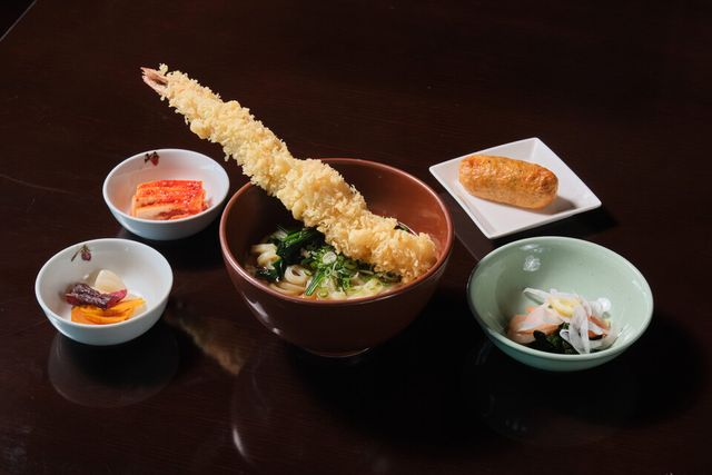 포도호텔 레스토랑 ‘왕새우튀김우동 세트’