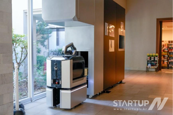 일본 치바현 프라우드 신우라야스 팜코트에 설치된 와트의 James와 W-Station