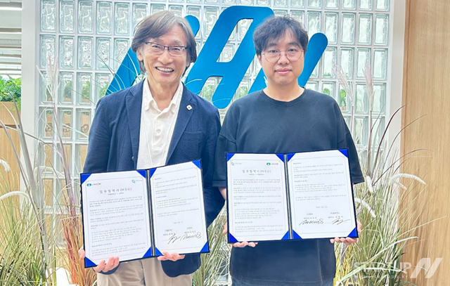 하이-엘포박스 시니어 헬스케어 시장 공동 공략 협약식 (좌)하이 김진우 대표이사, (우)엘포박스 장현우 대표이사