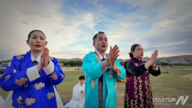 한국 전통 무속과 몽골 샤머니즘이 한 무대에 오르는 국내 최초 한국-몽골 무속 대결 프로젝트 ‘신들린 대결’