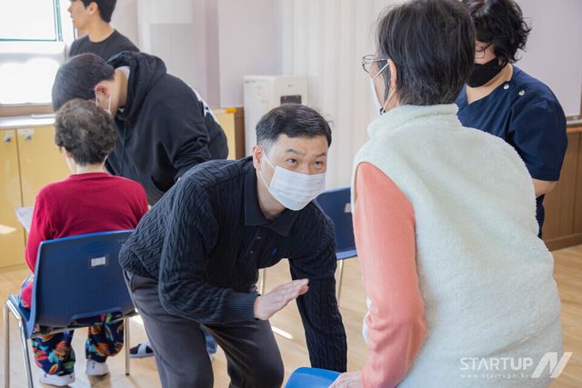 AI 맞춤 운동, 80대 노인 보행능력 38.5% 향상... 을지대·비바랩스 공동 임상, 초고령사회 맞춤형 건강관리 가능성 입증