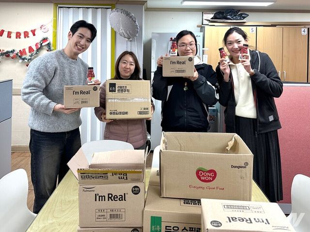 스마트 의류 수거 솔루션 기업 그린루프, 페이옷(Payiot) 기부 참여자와 함께 다문화가족지원센터에 물품 전달